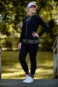 Spodnie_Dresowe_True_Rider_Casual_Black_Gold (3).webp