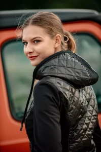 Softshell_True_Rider_Shield_Black_and_Gold.webp