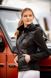 Softshell_True_Rider_Shield_Black_and_Gold.webp