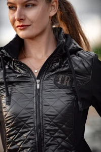 Softshell_True_Rider_Shield_Black_and_Gold.webp