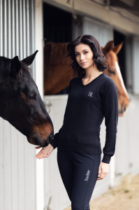 sweterek-czarny (1).png