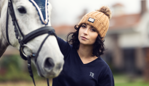 sweterek-granat (3).png